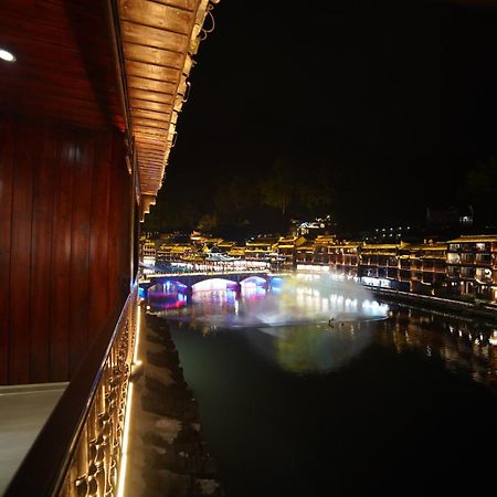 Fenghuang Ancient Town Lazy Cat Riverside Inn المظهر الخارجي الصورة