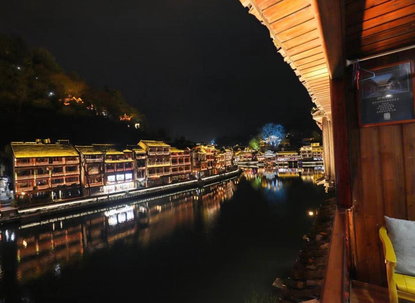 Fenghuang Ancient Town Lazy Cat Riverside Inn المظهر الخارجي الصورة