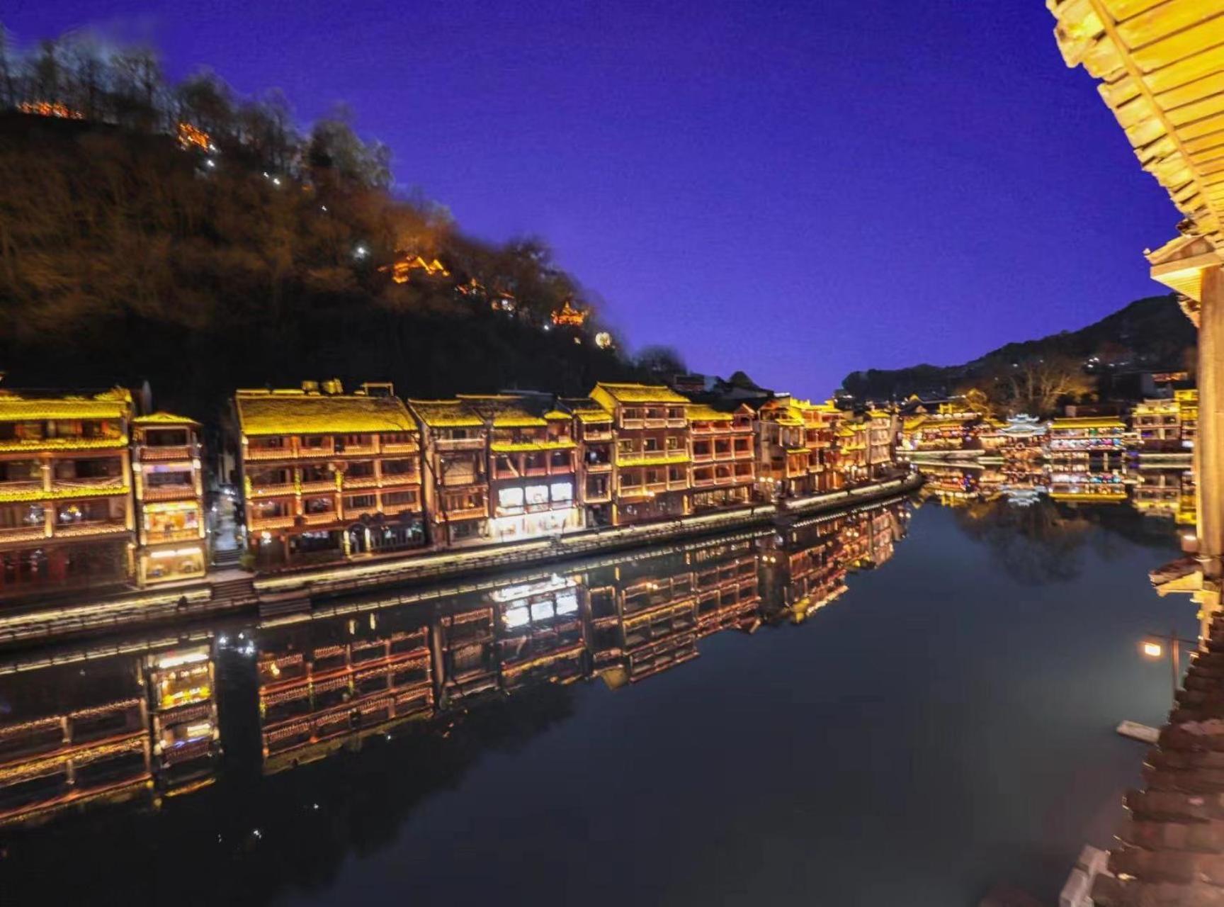 Fenghuang Ancient Town Lazy Cat Riverside Inn المظهر الخارجي الصورة
