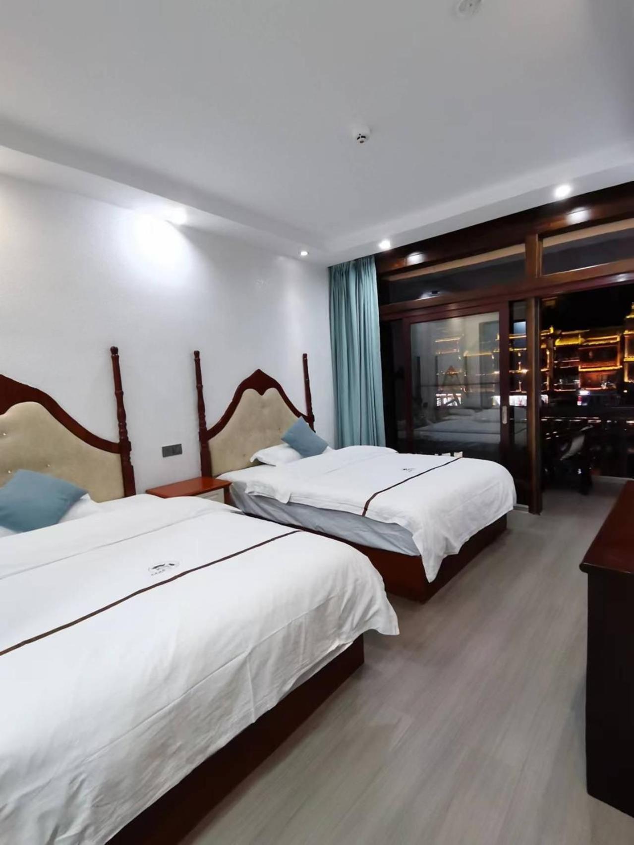 Fenghuang Ancient Town Lazy Cat Riverside Inn المظهر الخارجي الصورة