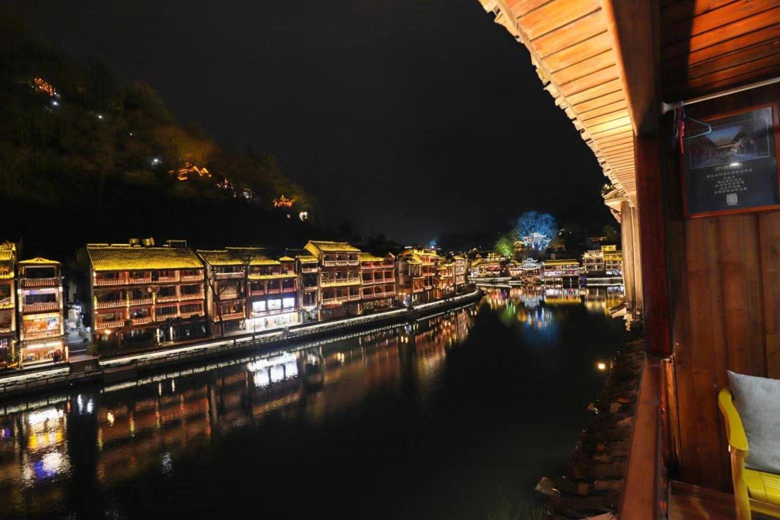 Fenghuang Ancient Town Lazy Cat Riverside Inn المظهر الخارجي الصورة