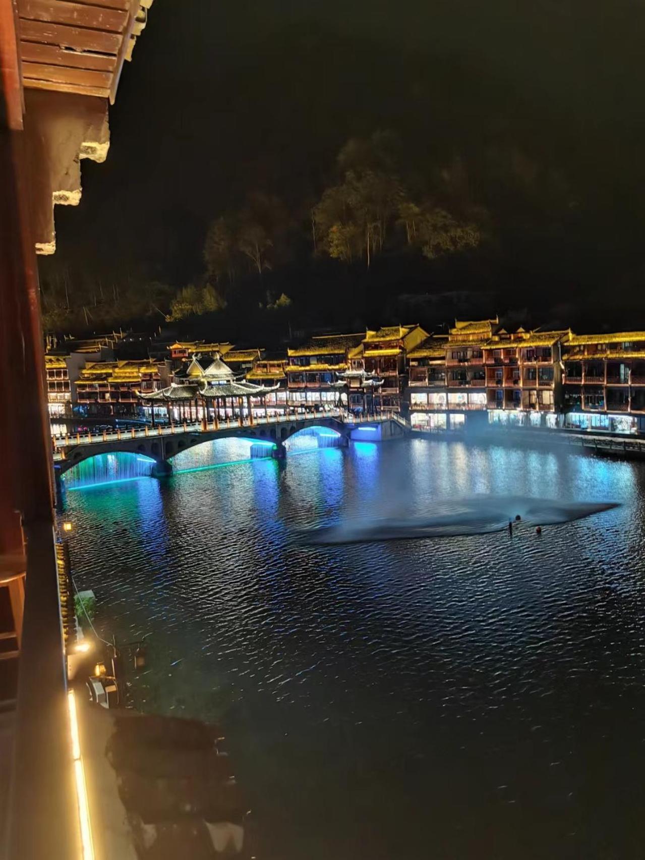 Fenghuang Ancient Town Lazy Cat Riverside Inn المظهر الخارجي الصورة