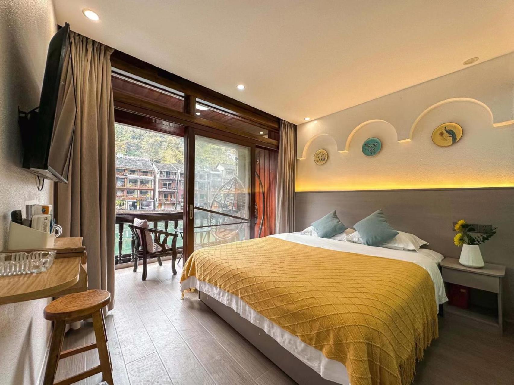 Fenghuang Ancient Town Lazy Cat Riverside Inn المظهر الخارجي الصورة