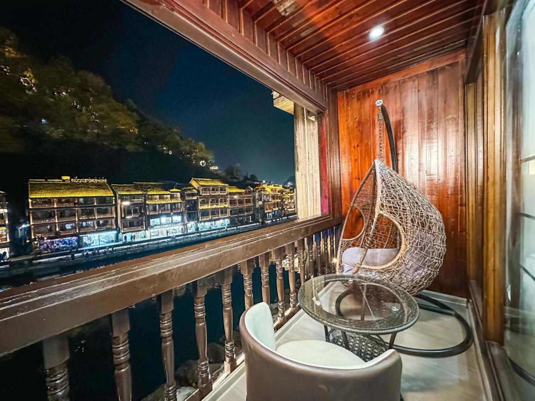 Fenghuang Ancient Town Lazy Cat Riverside Inn المظهر الخارجي الصورة