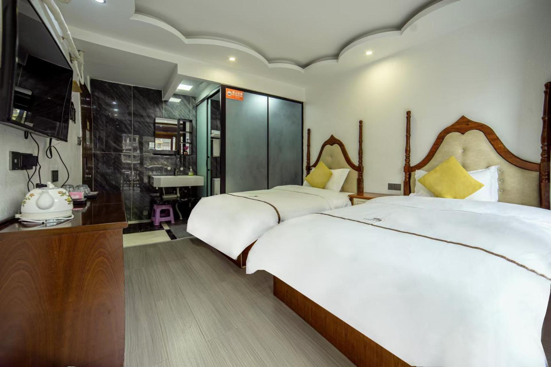 Fenghuang Ancient Town Lazy Cat Riverside Inn المظهر الخارجي الصورة