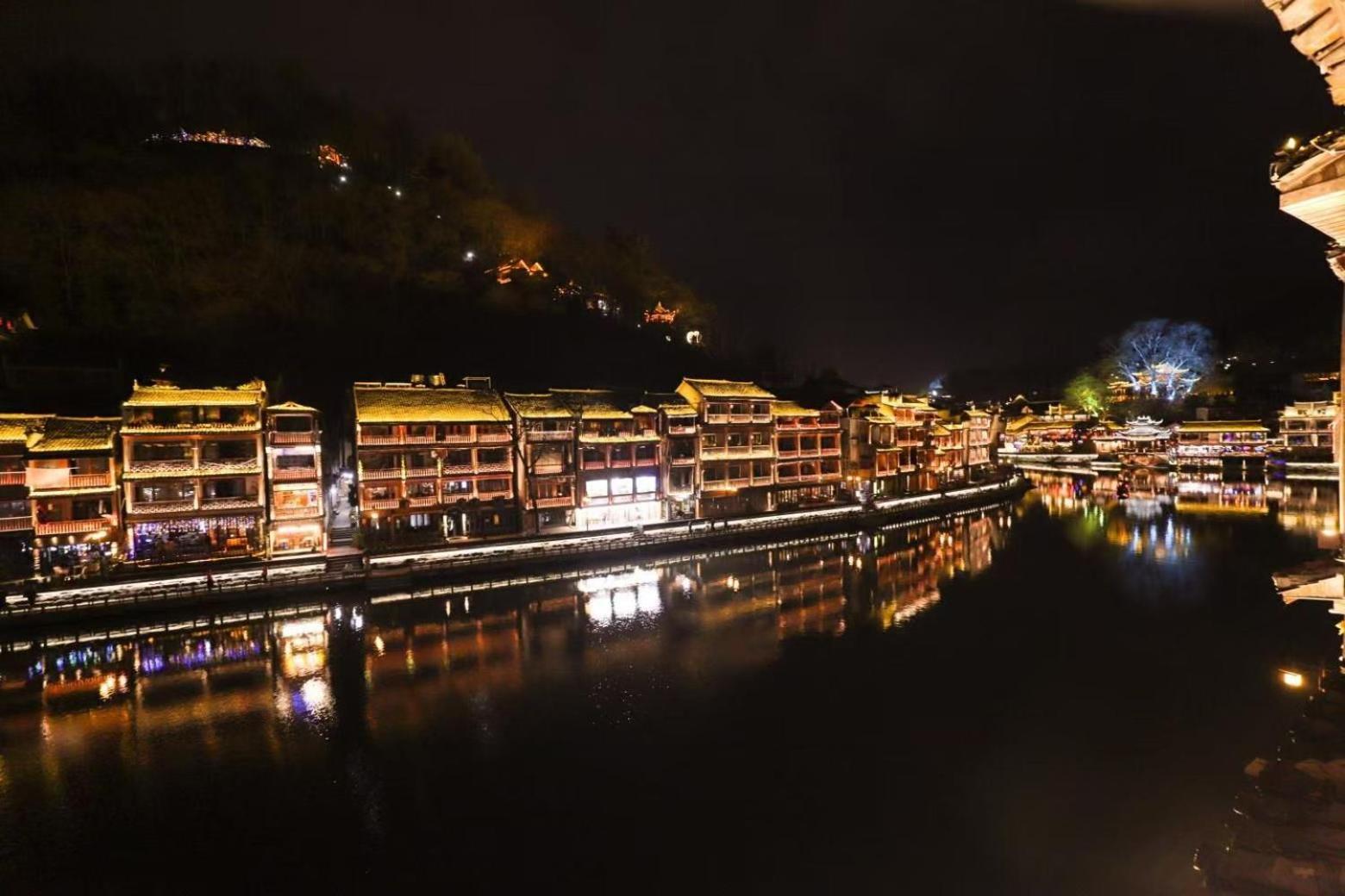 Fenghuang Ancient Town Lazy Cat Riverside Inn المظهر الخارجي الصورة