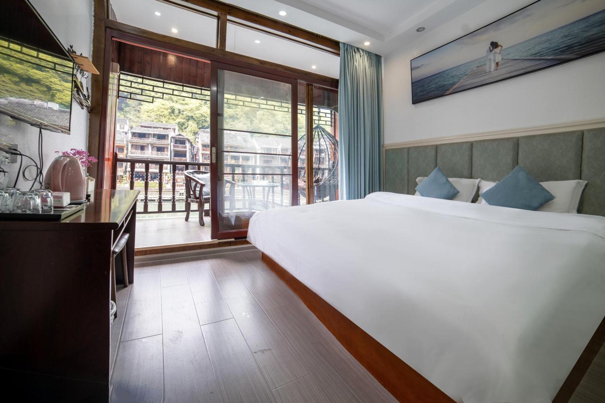 Fenghuang Ancient Town Lazy Cat Riverside Inn المظهر الخارجي الصورة
