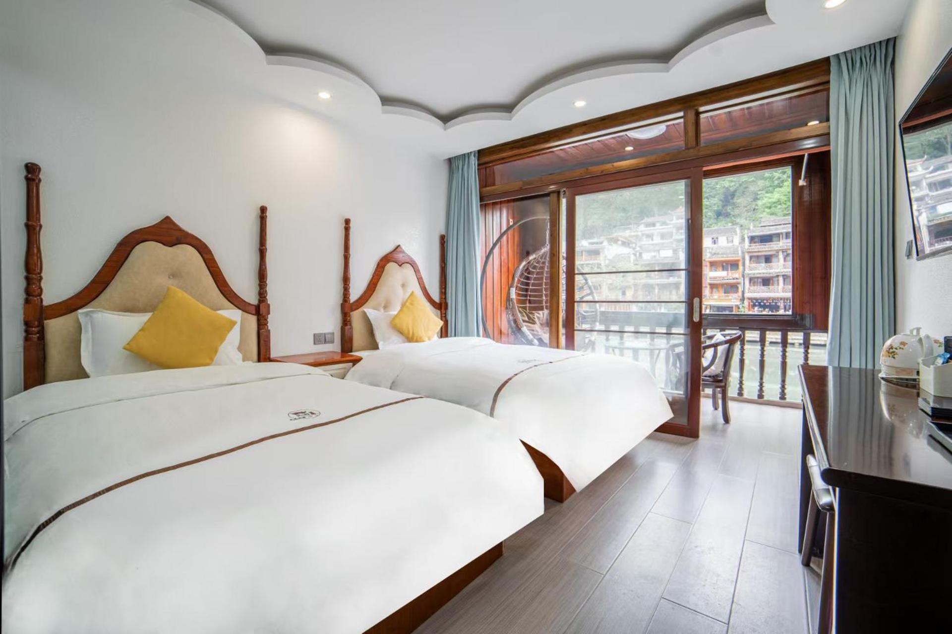 Fenghuang Ancient Town Lazy Cat Riverside Inn المظهر الخارجي الصورة