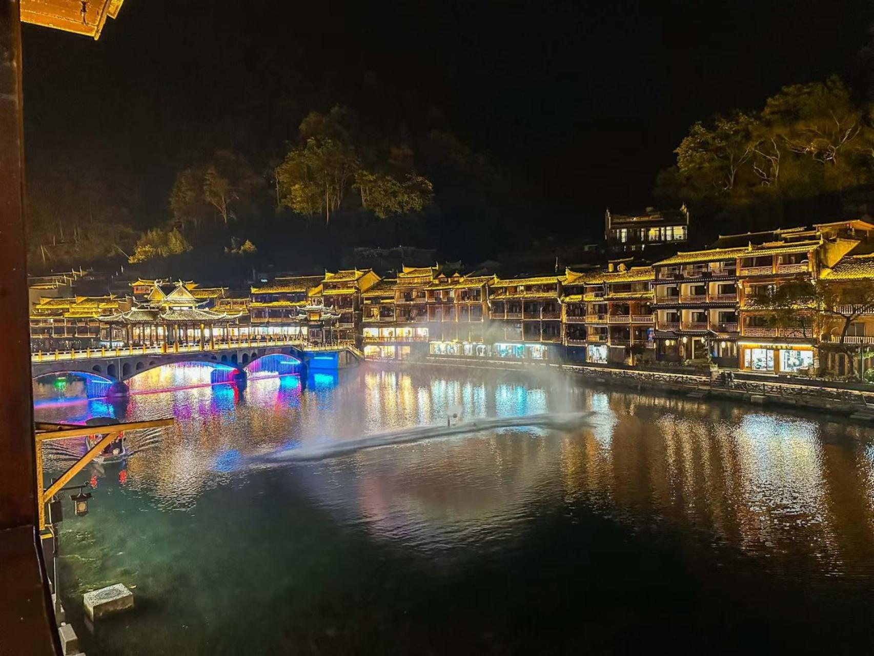 Fenghuang Ancient Town Lazy Cat Riverside Inn المظهر الخارجي الصورة