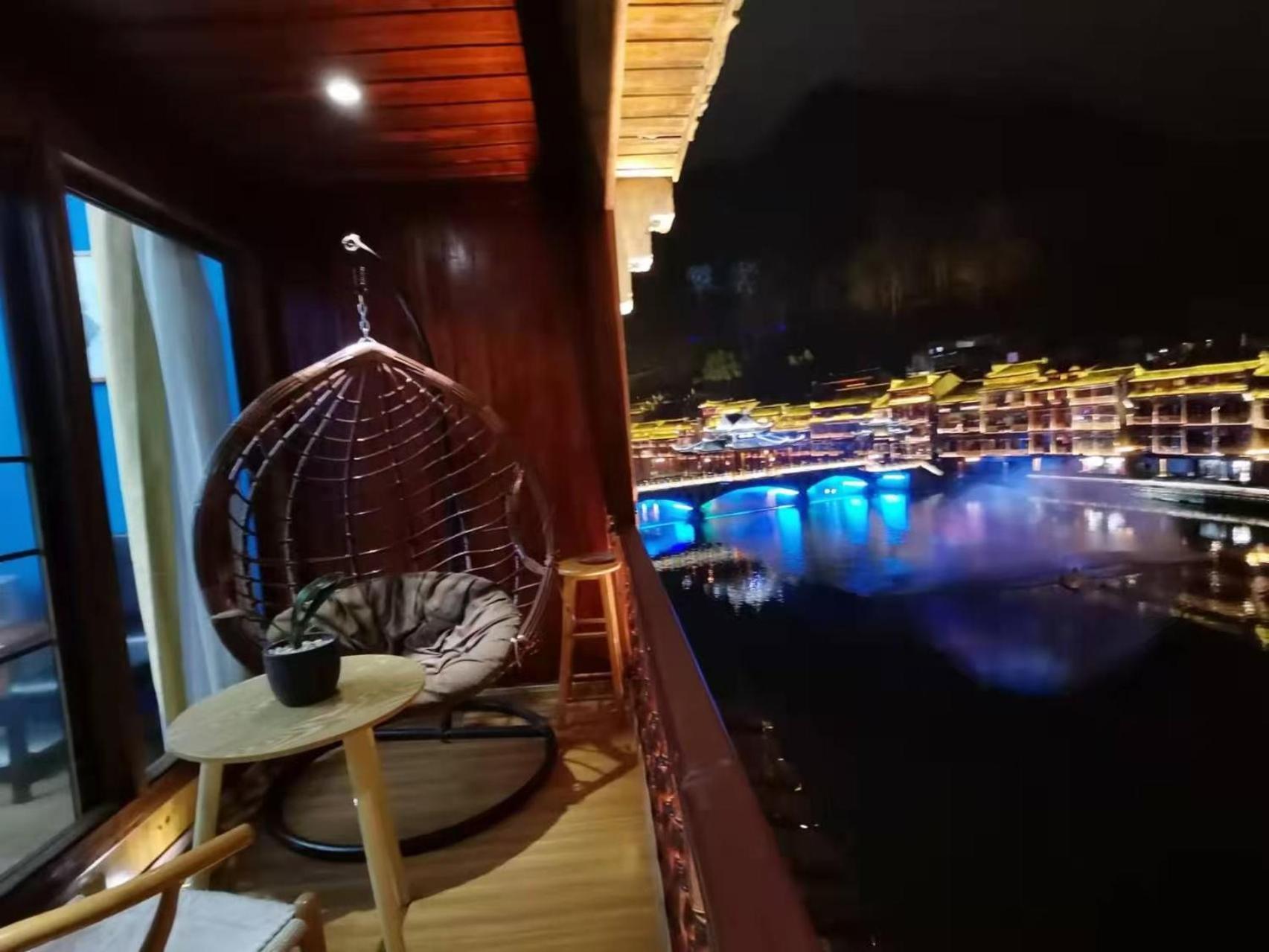 Fenghuang Ancient Town Lazy Cat Riverside Inn المظهر الخارجي الصورة