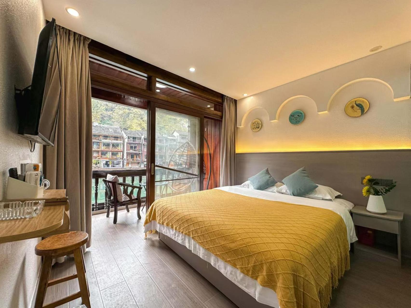 Fenghuang Ancient Town Lazy Cat Riverside Inn المظهر الخارجي الصورة