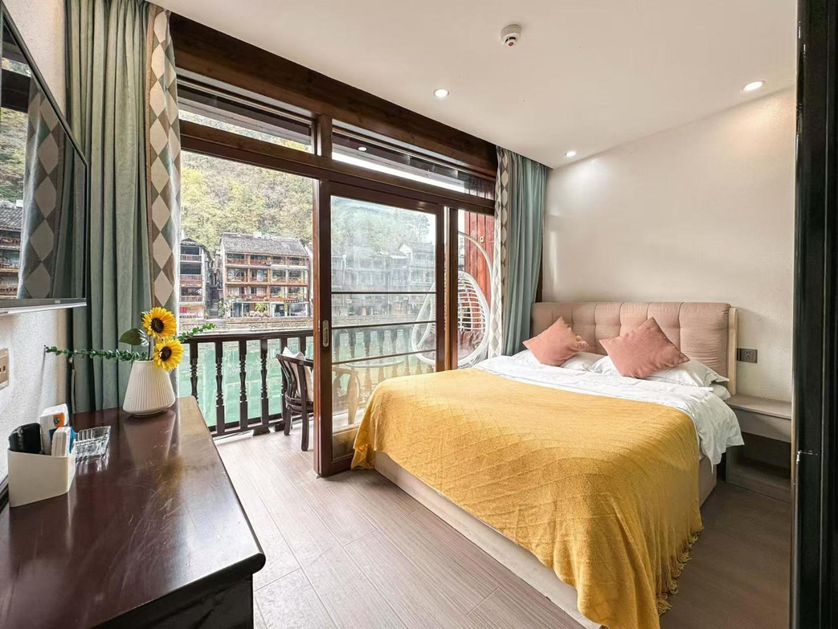Fenghuang Ancient Town Lazy Cat Riverside Inn المظهر الخارجي الصورة