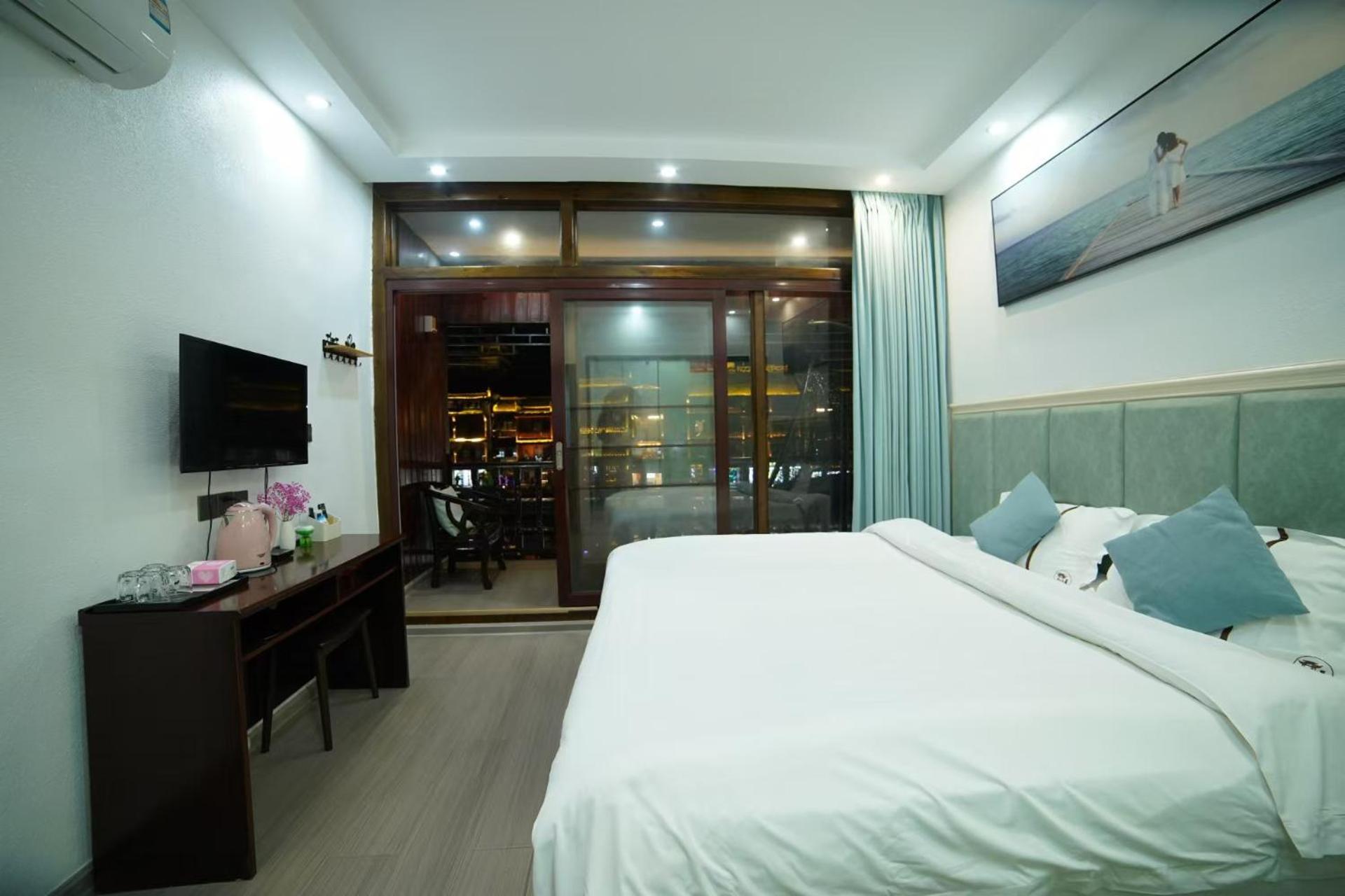 Fenghuang Ancient Town Lazy Cat Riverside Inn المظهر الخارجي الصورة