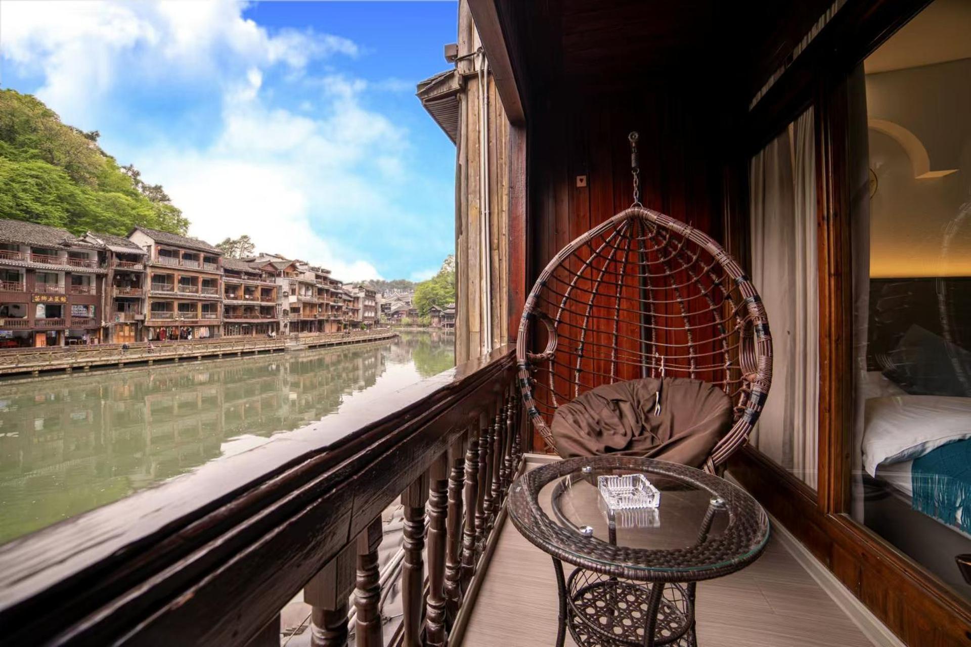 Fenghuang Ancient Town Lazy Cat Riverside Inn المظهر الخارجي الصورة