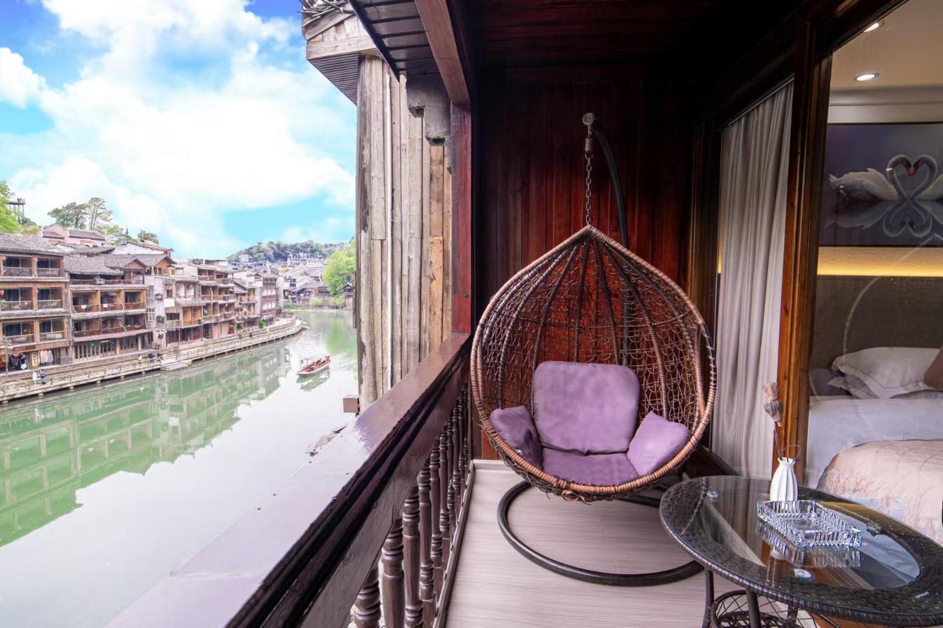 Fenghuang Ancient Town Lazy Cat Riverside Inn المظهر الخارجي الصورة