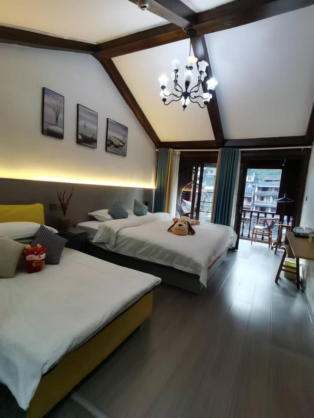 Fenghuang Ancient Town Lazy Cat Riverside Inn المظهر الخارجي الصورة